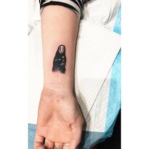 No-face tattoo by Lauren Winzer. #Lauren Winzer #girly #noface #spiritedaway #studioghibli #ghibli