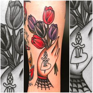 Tattooed hand holding some flowers. Clean tattoo work by Moira Ramone. #MoiraRamone #25toLife #traditionaltattoo #hand #flowers