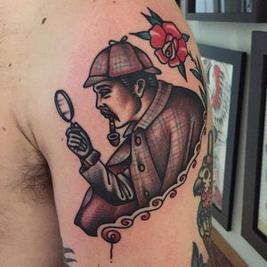 Sherlock Holmes Tattoo by Gonzalo Muñiz #sherlockholmes #sherlockholmestattoo #traditional #traditionaltattoo #oldschool #traditionalartist #boldwillhold #GonzaloMuniz