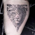 Insane looking lion tattoo done by Gabor Zolyomi. #GaborZolyomi #FatumTattoo #blackwork #illustrativetattoo #lion