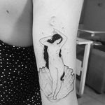 Fine line “The Birth of Venus” inspired tattoo by Bru Simões. #BruSimoes #fineline #woman #feminine #lovely #feminism #subtle #illustration #drawing #blackwork #dotwork #birthofvenus #painting