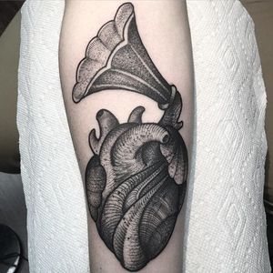 Blackwork heart and gramophone by Jhon Rodriguez. #blackwork #heart #gramophone #JhonRodriguez