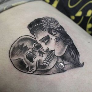 The kiss of death. Tattoo by Arron Townsend #ArronTownsend #neotraditional #L3InkTattoo #Liverpool #UKTattooer #ladyhead #gypsy #skull #heart