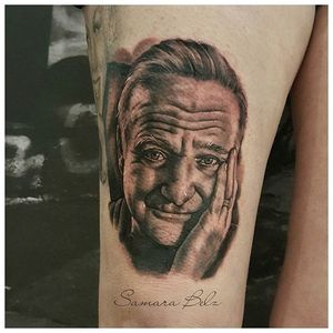A thoughtful looking Robin Williams portrait by Samara Belz. #blackandgrey #realism #portrait #RobinWilliams #SamaraBelz