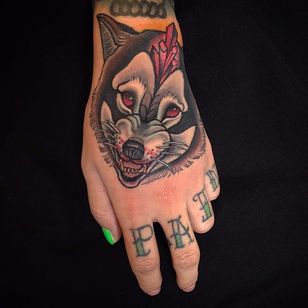 Tatuaje de lobo por Luca Degenerate