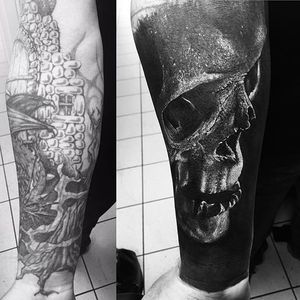 Excellent coverup Skull Tattoo by Sandry Riffard @audeladureeltattoobysandry #SandryRiffard #SandryRiffardtattoo #Realistic #Black #Blackandgray #Blackwork #Skull #Skulltattoo #France #Coverup #Coveruptattoo
