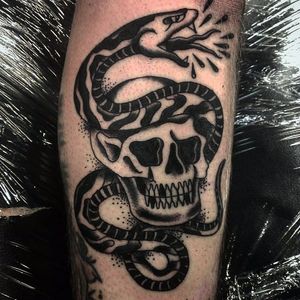 Snake Skull Tattoo by Tristan Trenaman #snakeskull #snakeskullttatoo #blackwork #blackworktattoo #contemporaryblackwork #blackink #blacktattoos #blackworkartist #TristanTrenaman