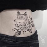 Fox tattoo by Goyo. #Goyo #subtle #fineline #southkorean #reindeerink #blackandgrey #floral #fox
