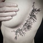Lotus and leaf arrangement by Rachelle Carroll (IG—rachelle.carroll) #sideboob #side #torso #lotus #leaves #leaf #RachelleCarroll