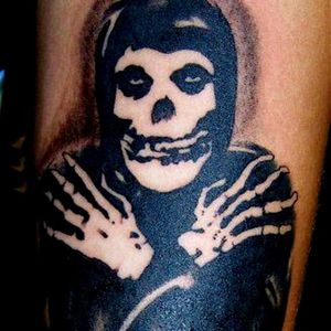 A classic version of the mascot in pure black. Tattoo by Luis Martinez #TheMisfits #punk #crimsonghost #horror #classicmovie #band #skull #fiendclub #LuisMartinez #blackwork