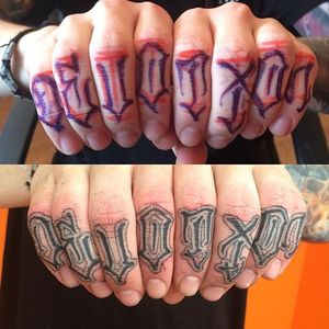 'Devotion' Lettering Tattoo by Niorkz Meniconi #Lettering #KnuckleTattoos #LetteringKnuckleTattoos #ScriptTattoos #Script #FingerTattoos #NiorkzMeniconi