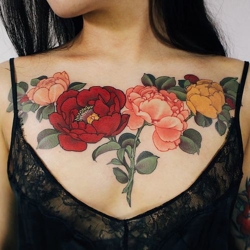 Flower chest piece tattoo by Jinpil Yuu #JinpilYuu #besttattoos #color #Japanese #neotraditional #mashup #flowers #roses #rose #leaves #nature #floral #chestpiece #tattoooftheday