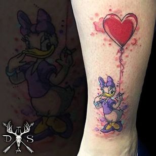 Tatuaje de la Pata Daisy de Danny Scott.  # acuarela #resumen #DannyScott #DaisyDuck #y #pájaro # placas de tinta