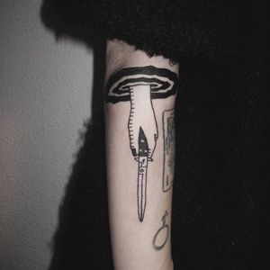Portal knife tattoo by Iria Alcojor #IriaAlcojor #ignorantstyle #naive #blackwork #portal #knife