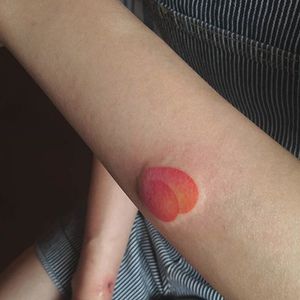 Peach tattoo by baam.kr on Instagram. #peach #fruit #minimalist