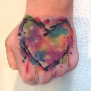 Tatuaje de corazón de acuarela por Katriona MacIntosh #KatrionaMacIntosh #heart #watercolor #watercolor