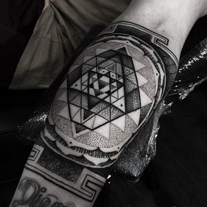 Beautiful forearm geometric tattoo done by Paul Davies. #pauldavies #blacktattoo #illustrativetattoo #geometrictattoo #dotstolines