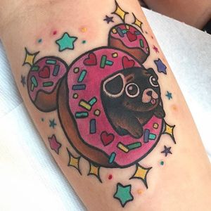 Pug donut tattoo by Melvin Arizmendi. #MelvinArizmendi #kawaii #cute #girly #popculture #pinkwork #pug #donut #dog #pet