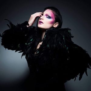 Penelope Gwen modelling, 'Poe's Raven' photo via Instagram @stoney_darkstone #poe #raven #photography #penelopegwen