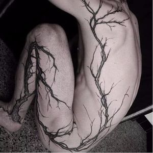 Side body tree tattoo by Cy Wilson #CyWilson #leaflesstree #tree #noleaves #fall #nature #blackwork #sidetattoo #abstract