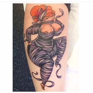 Mummy big girl pin up tattoo by Hollie West. #HollieWest #pinup #plussize #bodylove #bodypositivity #pinuplady #biggirlpinup #halloween #mummy
