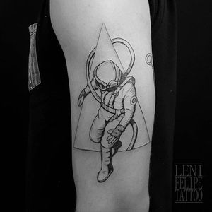 Lost Astronaut, by Leni Felipe #LeniFelipe #astronauttattoos