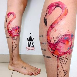 Feita por Rodrigo Tas #RodrigoTas #flamingo #flamingotattoo #ave #passaro #bird #watercolor #aquarela #tatuadoresdobrasil #brazilianartist #geometric #geometrica