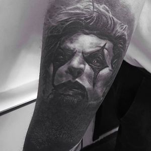 Check out the shading depth on this awesome tattoo by Emersson Pabon. #emerssonpabon #blackandgrey #portrait #realism