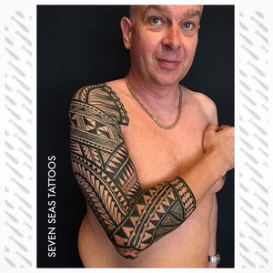 A stunning Polynesian sleeve via Jeroen Franken (IG—jeroenfranken). #blackwork #geometric #JeroenFranken #Polynesian #traditional #tribal