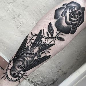 Bird and a rose, awesome tattoo by Eneko. #eneko #blackwork #monochrome #bird #rose