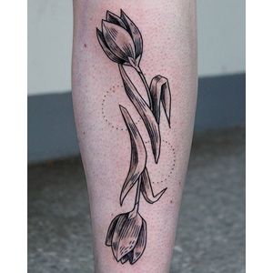 Mirrored blackwork tulip tattoo by Sven Eigengrau. #flower #tulip #blackwork #SvenEigengrau