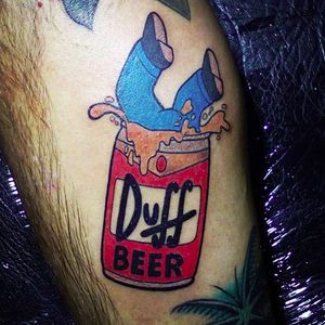 Drowning in Duff by Marcelita (via IG -- tattoo4lifemarcelita) #marcelita #duff #duffneer #dufftattoo #duffbeertattoo #thesimpsons #simpsonstattoo