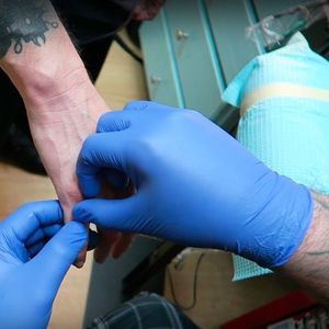 The artist applies the stencil #Shakycode #vlogger #tattooed #knuckles #video #stencil