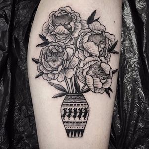 Kitty flowers tattoo by Suflanda #SusanneKonig #suflanda #blackwork #linework #dotwork #flowers #flower #vase #mouse #mice #cat #kitty #peony #rose #leaves #nature #animal #besttattoos #tattoooftheday