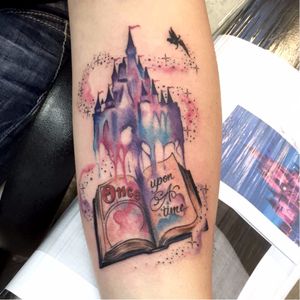 Sabe quem fez essa tattoo? Conta pra gente! #LivroTattoo #diadolivro #book #booktattoo #Disney #DisneyTattoo #diadolivro