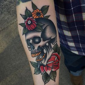 Skull and roses tattoo by Dannii G #DanniiG #traditional #neotraditional #rose #skull #oldschool (Photo: Instagram @dannii_ltp13)