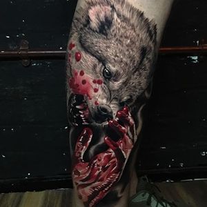 The color contrasting in this tattoo by Ash Higham (IG—ashhighamtattoos) brings out the violence of the scene. #animals #AshHigham #blood #blackandgrey #color #hand #realism #wolf