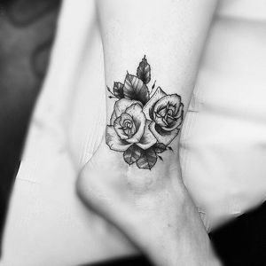 Rose Tattoo by Thomas Eckeard #rose #rosetattoo #blackworkrose #blackwork #blackworktattoo #blackworktattoos #detailedtattoo #smalltattoo #detailedblackwork #ThomasEckeard