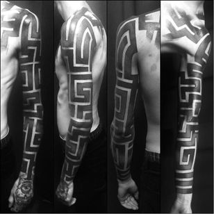 Tatuaje Blackwork de Krusty Cola #KrustyCola #graphic #blackwork #geometric #blckwrk #geometry