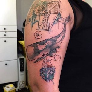 Tatuaje de la guía del autoestopista galáctico por Mathias Reichert #MathiasReichert #watercolor #graphic #sketchstyle #geek #Hitchhikersguidetothegalaxy #whale