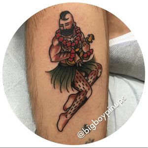 A big boy pinup in a hula skirt by Jamie August (IG—bigboypinups). #bigboypinup #hula #JamieAugust #traditional