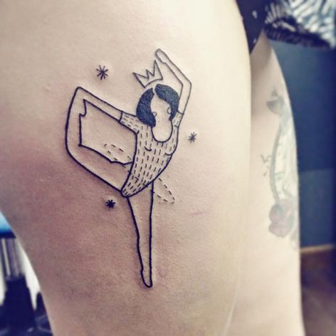 Tatuaje de bailarina por Lia November #LiaNovember #ilustrativo #minimalista #pequeño #linework #bailarina