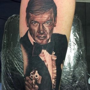 Roger Moore as James Bond by Paul Boxall (Via IG - paulboxalltattoo) #007 #RogerMoore