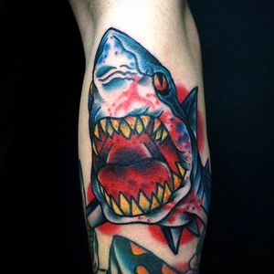Shark Tattoo by Havit Tattooer #shark #sharktattoo #traditionalshark #traditional #traditionaltattoo #sharktattoos #boldtattoos #funtattoos #seacreature #oceantattoo #oceanictattoos #HavitTattooer