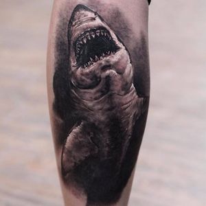 Dmitry Visioon #tubarão #tubarões #realismo #tatuagemrealista #realismopretoecinza #tatuagempretoecinza #fundodomar #mar #brasil #brazil #portugues #portuguese