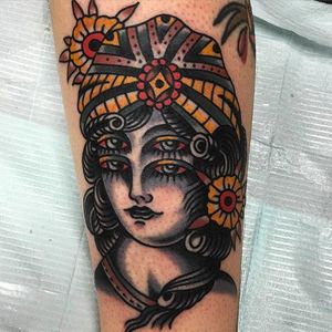 Beautiful dead colors in this Four-eyed gypsy Tattoo by Mike Fite @MikeFite @goldclubelectrictattoo #MikeFiteTattoo #Goldclubelectrictattoo #Neotraditional #Traditional #bright_and_bold #foureyed #gypsy #girl #lady