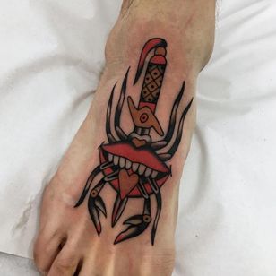 Hermoso tatuaje de escorpión estilo tradicional por Chino Carretero #traditional #scorpion #chinocarretero