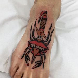 Beautiful traditional style scorpion tattoo by Chino Carretero #traditional #scorpion #chinocarretero