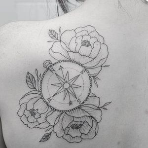Compass and flowers tattoo by Hannah Nova Dudley #HannahNovaDudley #compass #flowers (Photo: Instagram)