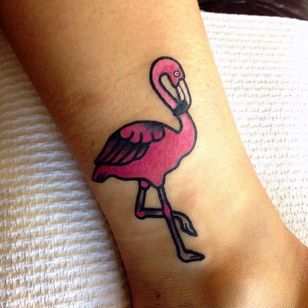 Tatuaje de flamenco tradicional de Miss Quartz.  #tradicional #dulce #MissQuartz #bird #flamingo